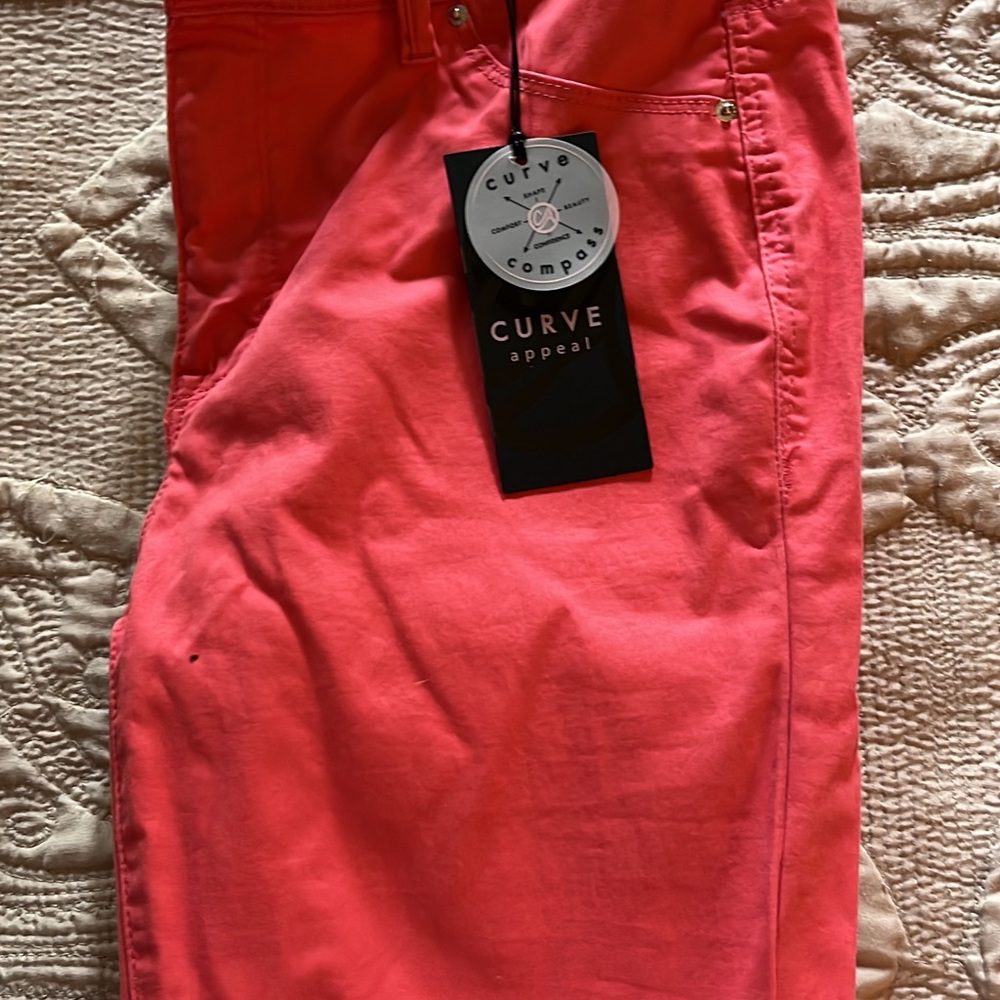 Curve appeal real capris, size 8 new